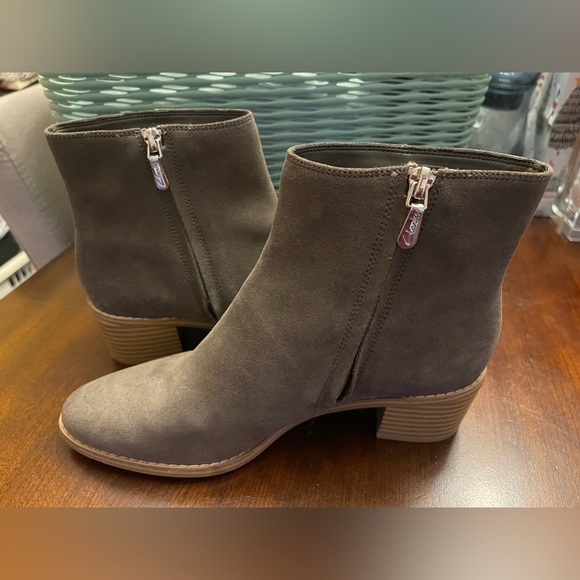 Women's Clarks Somerset Suede Ankle Boots Size 6.5M - Picture 2 of 10